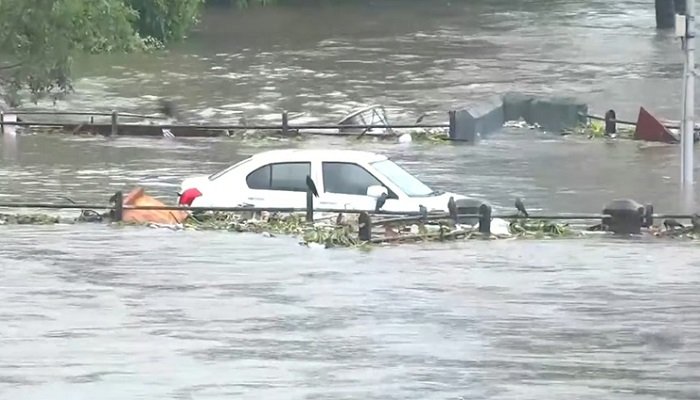 Wमायानगरी में आफत की बारिश…, सड़कें-ब्रिज जलमग्न, स्कूल-कॉलेज बंद; बचाव में उतरी सेना