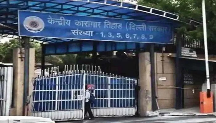 Wतिहाड़ में हत्या के आरोपियों पर चाकू से हमला, हालत गंभीर