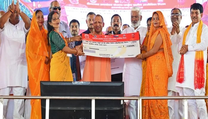 Wवो समय गया, जब प्रदेश में चाचा-भतीजा की गैंग वसूली करने निकलती थी: योगी