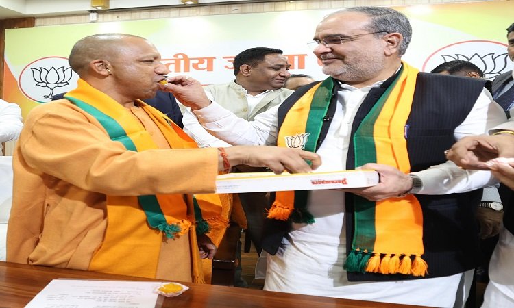 Wयोगी को यूपी का साथ, 9 में जीतीं सीटें सात