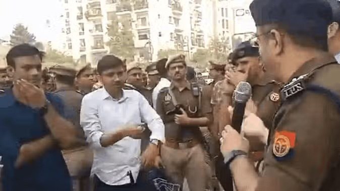 प्रयागराज में छात्रों का जोरदार प्रदर्शन जारी, यूपीपीएससी के फैसले के विरोध में डटे छात्र, पूर्व IG अमिताभ ठाकुर हिरासत में