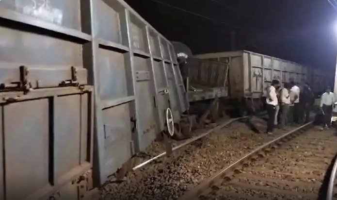 Wतेलंगाना: मालगाड़ी की 11 बोगी पटरी से उतरी, ट्रेनों की आवाजाही बाधित