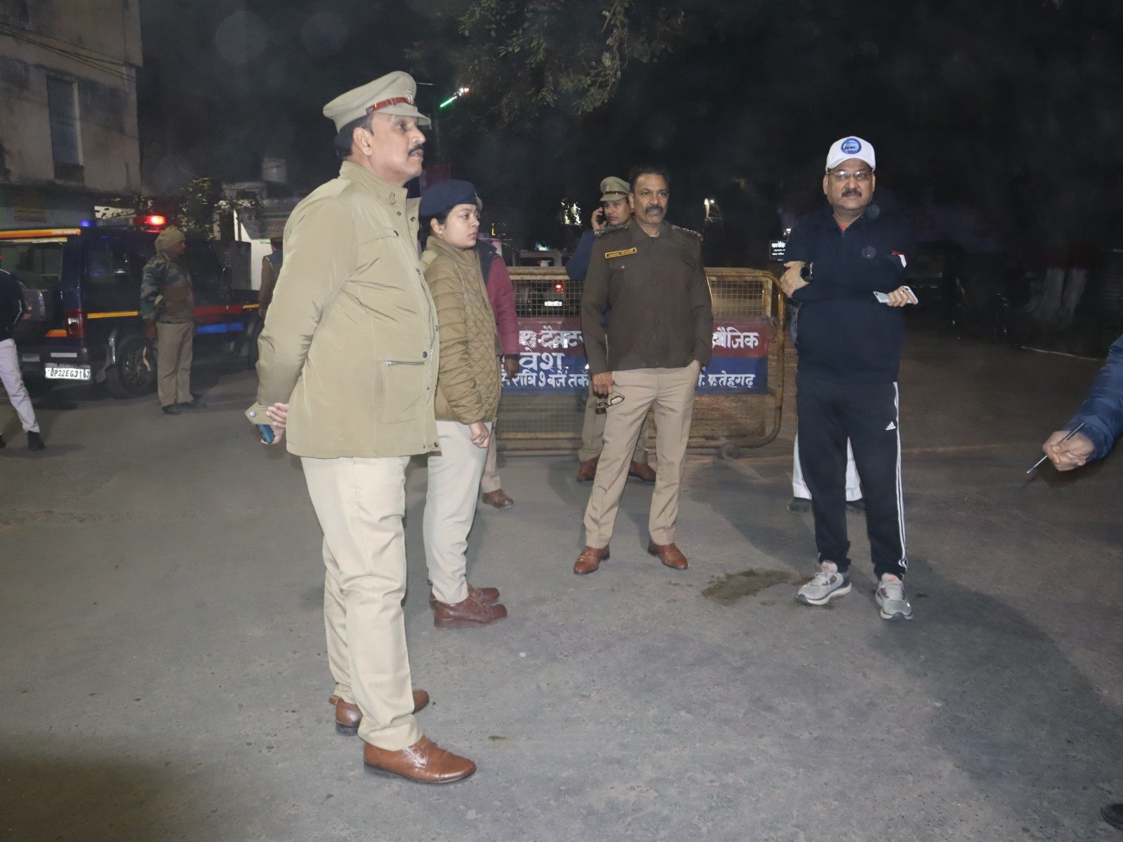 Wडीएम एसपी ने मॉर्निंग वॉक पर निकल सुरक्षा व्यवस्था का लिया जायजा 