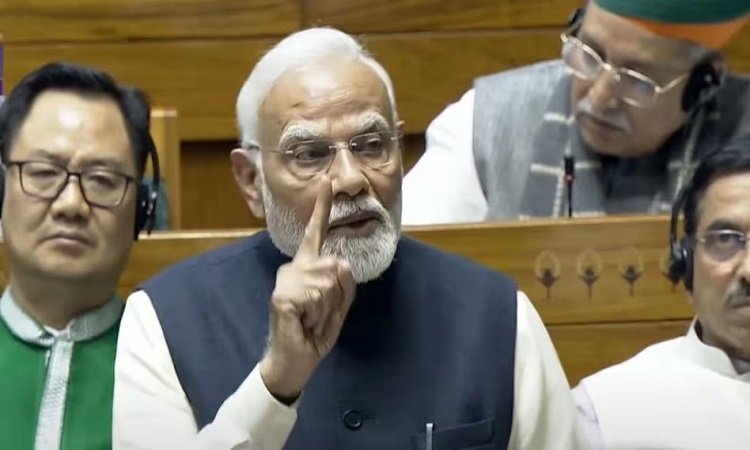 Wकांग्रेस के एक परिवार ने संविधान को चोट पहुंचाने में कोई कोर कसर नहीं छोड़ी : पीएम मोदी