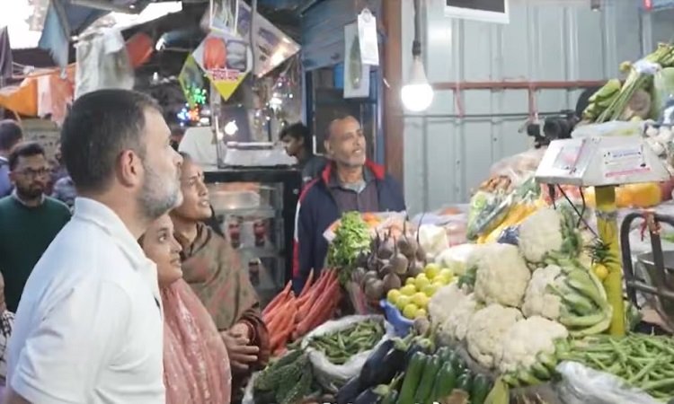 WVideo: सब्जी मंडी में दाम पता करने पहुंचे राहुल गांधी, बोले- महंगाई ने आम आदमी की रसोई का बजट बिगाड़ दिया