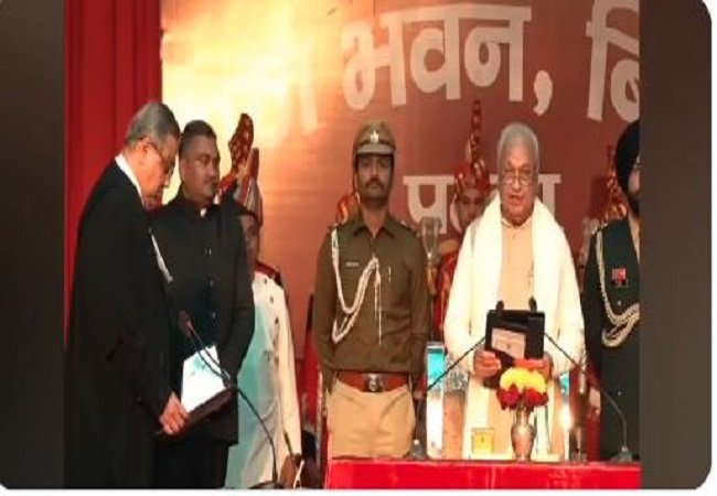 Wबिहार के राज्यपाल पद की आरिफ मोहम्मद खान ने शपथ ली