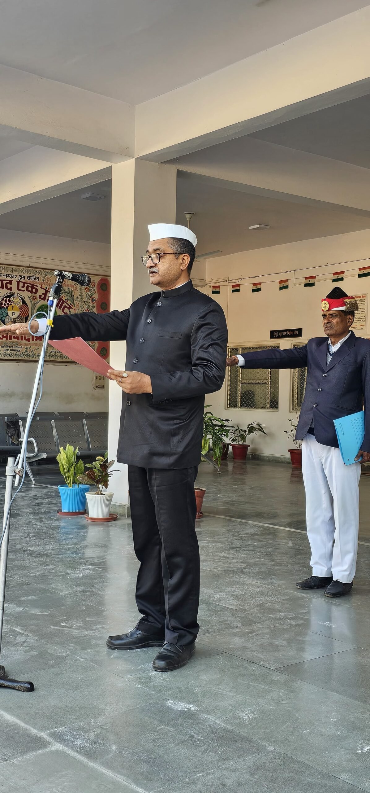W76वें गणतंत्र दिवस पर फर्रूखाबाद में धूमधाम से मनाया गया समारोह, डीएम ने किया ध्वजारोहण