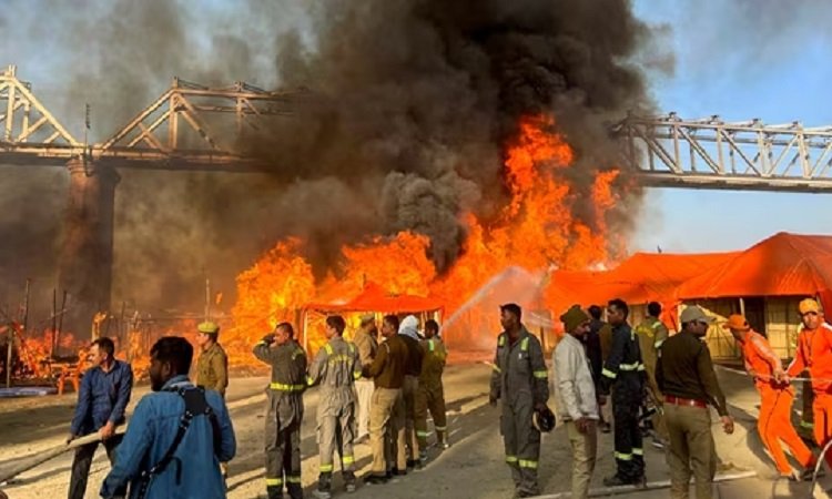 महाकुंभ में आगजनी की घटना: सुरक्षा उपायों की अनदेखी या प्रशासन की चुनौती?
