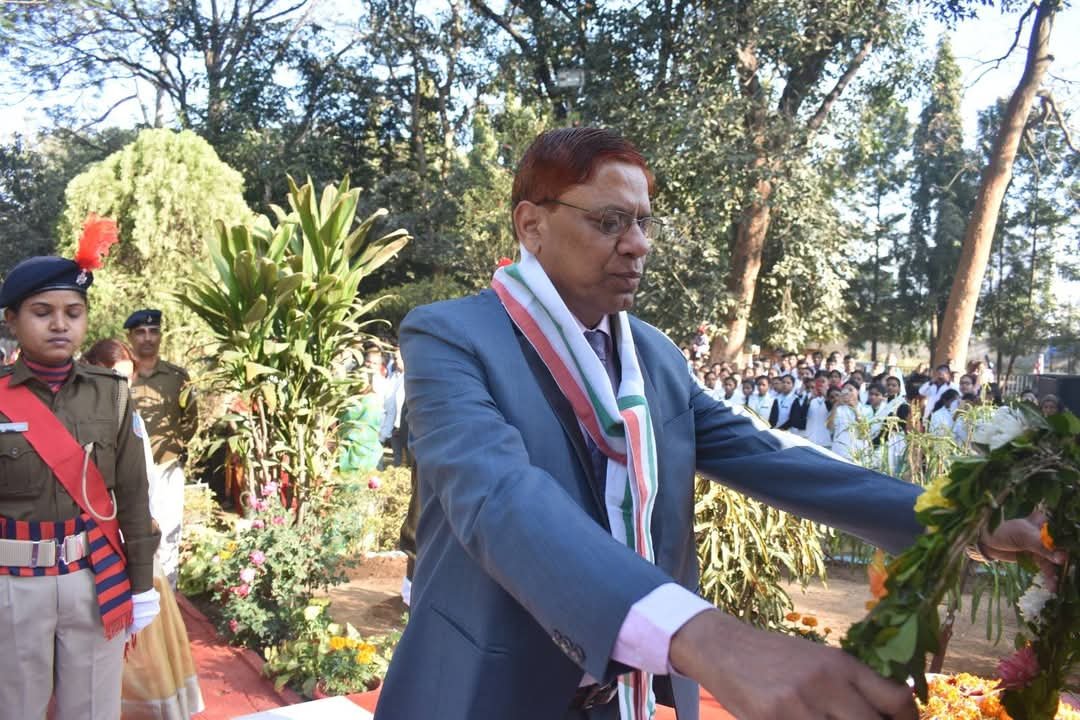 Wरिम्स में 76वें गणतंत्र दिवस पर झंडोत्तोलन: निदेशक प्रो. (डॉ) राजकुमार ने दी एकता का संदेश