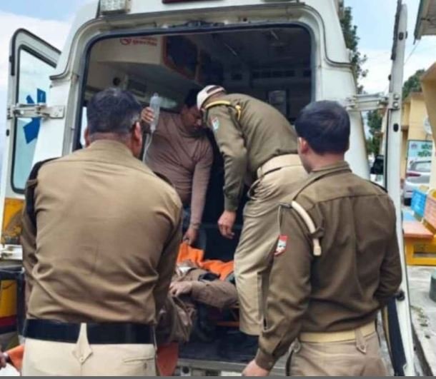 Wअल्मोड़ा में 70 फीट गहरी खाई में गिरा पिकअप, एक गंभीर रूप से घायल