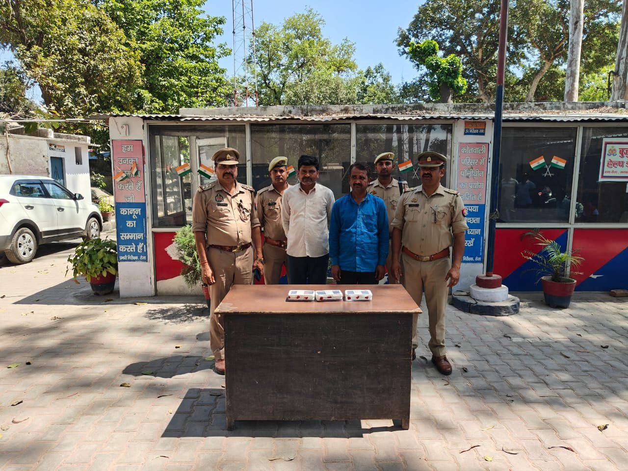 Wरौजा पुलिस और एसओजी ने एक किलो अफीम के साथ झारखण्ड और तिलहर के तस्कर को दबोचा