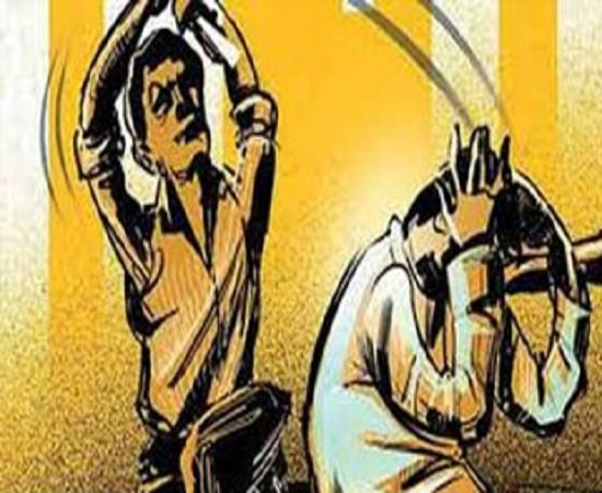 Wमामूली विवाद में भिड़े दो बस चालक, एक घायल