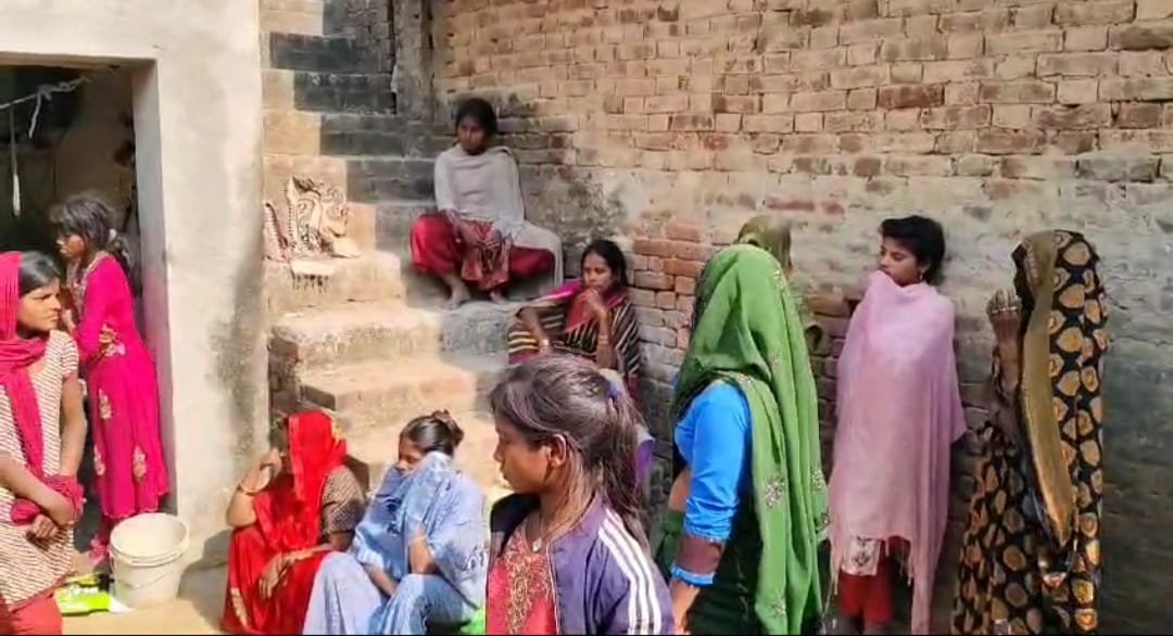 Wकिशोरी की संदिग्ध मौत, परिजनों ने छेड़छाड़ का लगाया आरोप