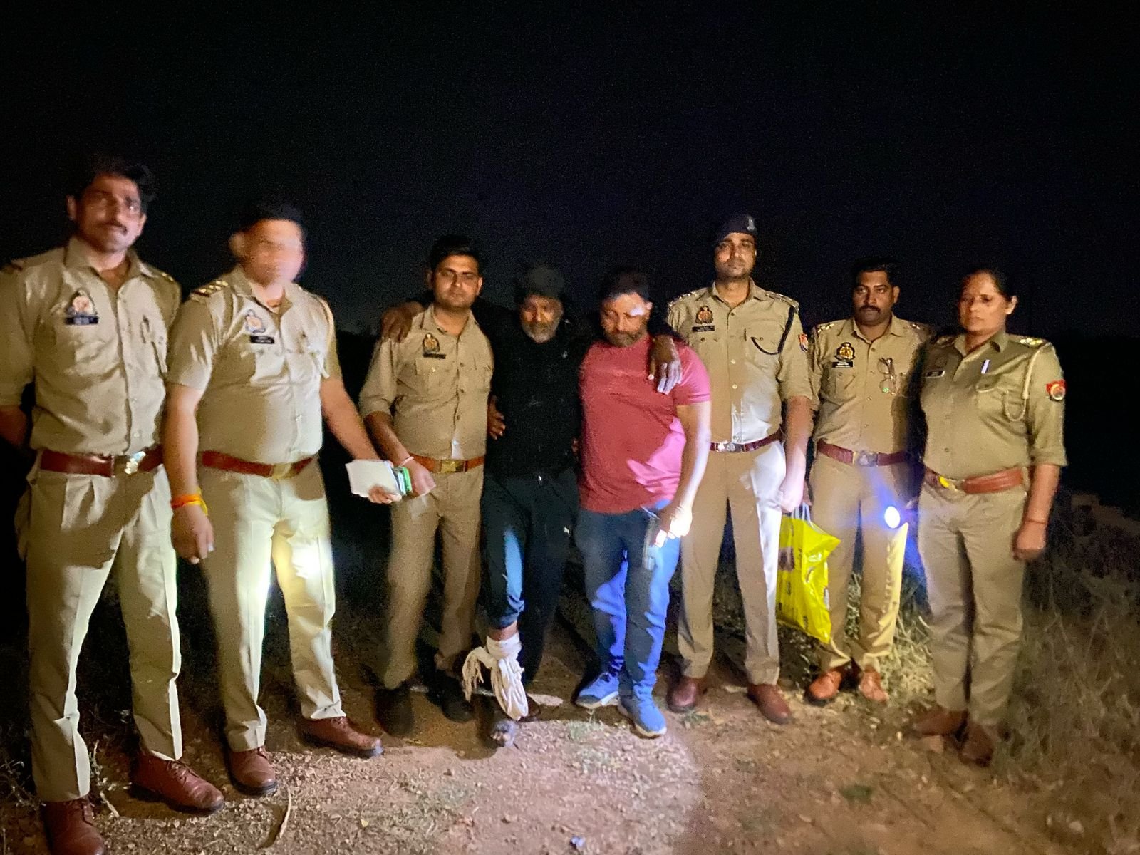 Wलूट और चोरी के आरोपी से पुलिस की मुठभेड़, पैर में गोली लगने के बाद गिरफ्तार