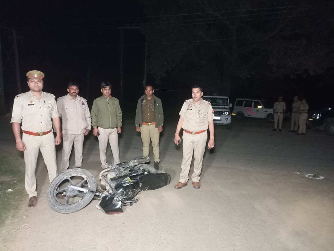 Wककोड़ पुलिस और स्वाट टीम की मुठभेड़, एक बदमाश गिरफ्तार, दूसरा फरार