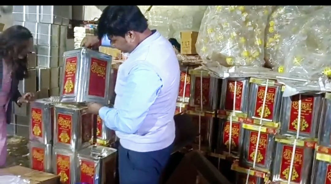 Wहोली से पहले  मिलावटी तेल पर बड़ी कार्रवाई, 15 लाख का 9,920 लीटर तेल सीज
