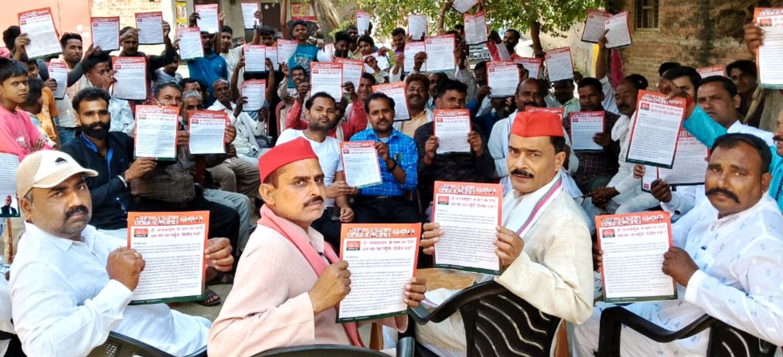 Wहोली मिलन के साथ ही पीडीए चर्चा कार्यक्रम भी हुआ