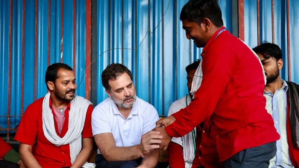 Wकिसी-किसी दिन खाने के भी पैसे नहीं होते…, राहुल गांधी को कुलियों ने सुनाया अपना दुख