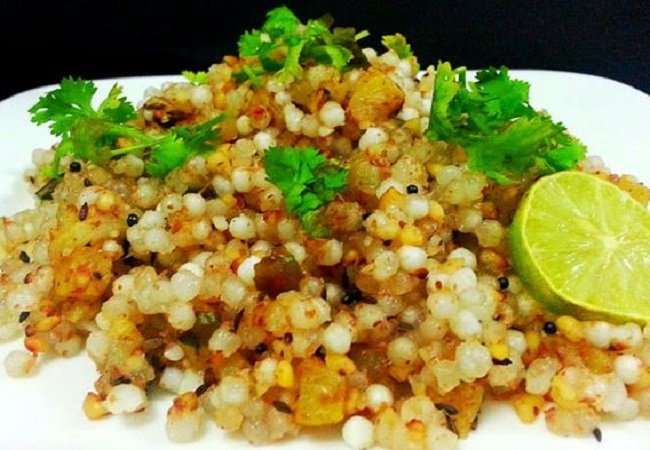 नवरात्रि व्रत में इस तरह से बनाएं साबूदाना खिचड़ी