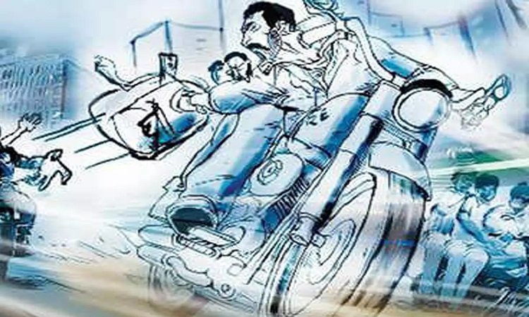Wदिनदहाड़े महिला स्वास्थ्य कर्मी से बैग छीनकर बदमाश फरार, घटना सीसीटीवी में कैद