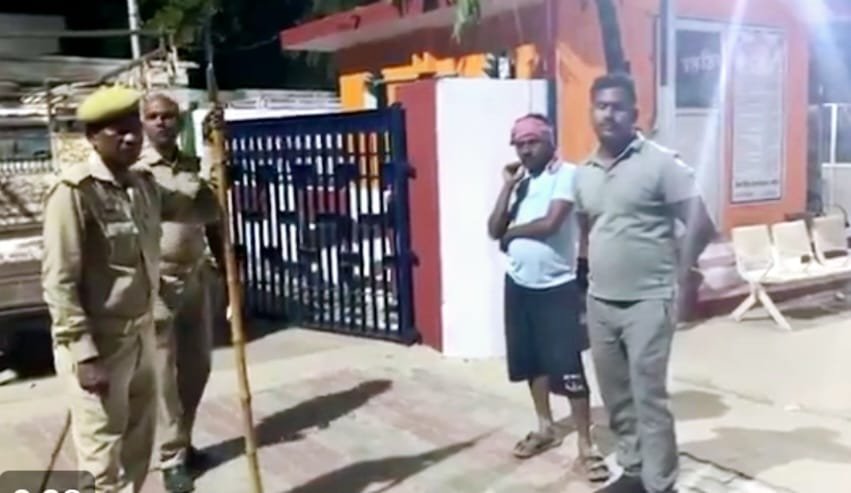 Wतेनुवट गांव में जेसीबी मशीन संचालक और ड्राइवर पर दर्जनों दबंगों का हमला, लोहे की रॉड और डंडों से की गई पिटाई