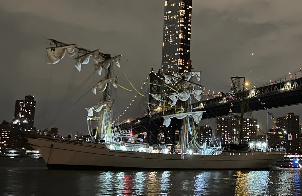 अमेरिका: मैक्सिकन जहाज ने ब्रुकलिन ब्रिज को मारी टक्कर