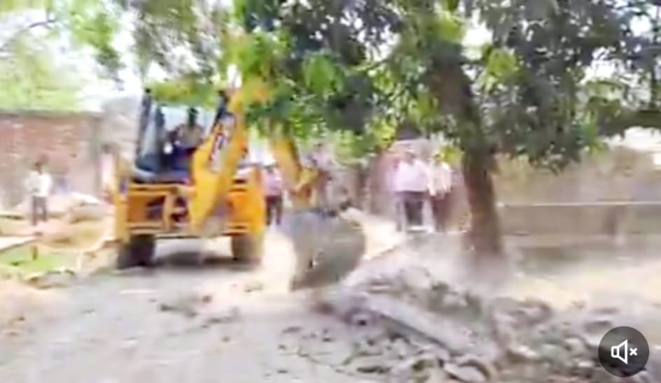 Wबहराइच: बॉर्डर क्षेत्र में अवैध अतिक्रमण पर मुख्यमंत्री योगी का सख्त एक्शन, नानपारा तहसील में चला पीला पंजा