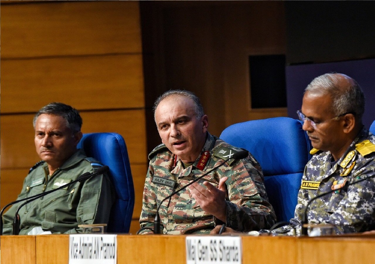 पाकिस्तान को डीजीएमओ की चेतावनी, आग आज रात तोडा सीजफायर तो…