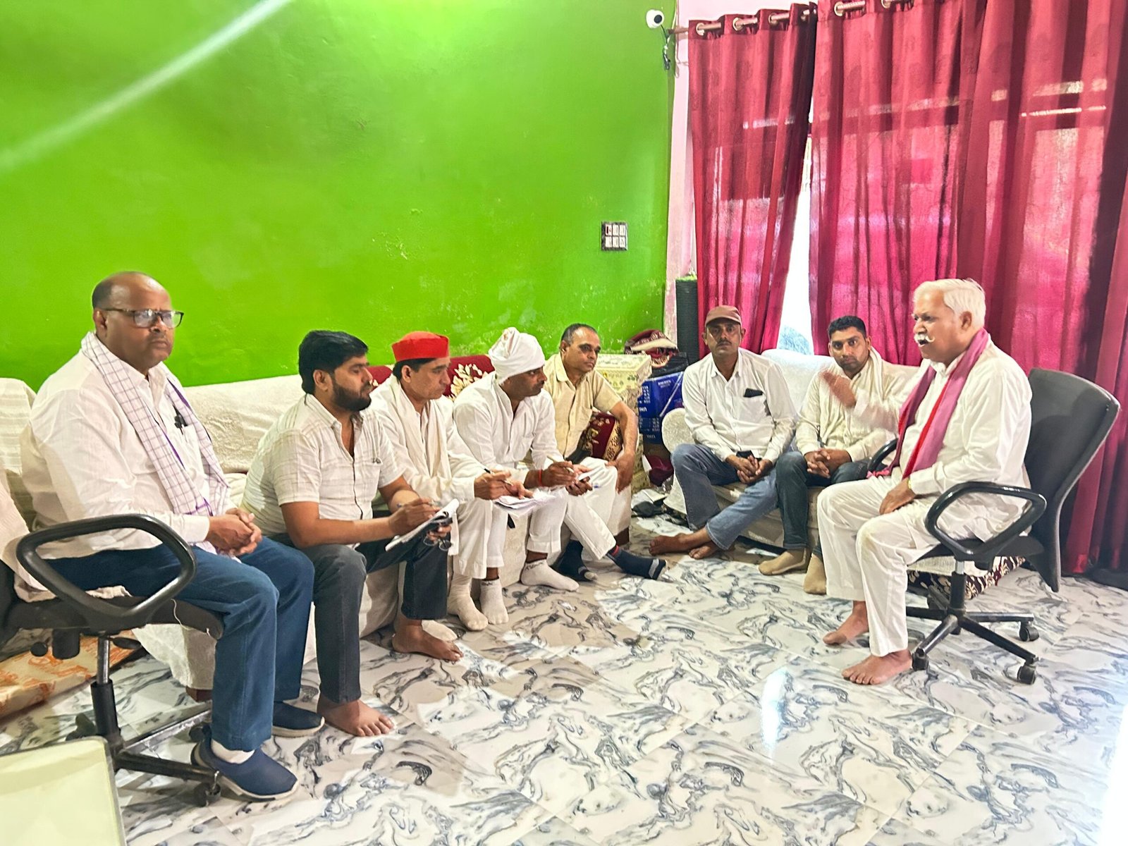 Wसमाजवादी पार्टी की आकस्मिक बैठक में बूथ स्तर तक संगठन विस्तार पर जोर