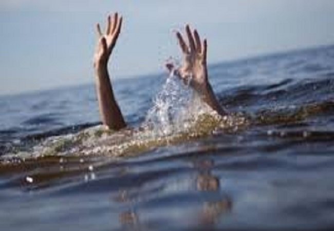 Wरायबरेली: युवक गंगा में डूबा, गोताखोरों ने बचाया