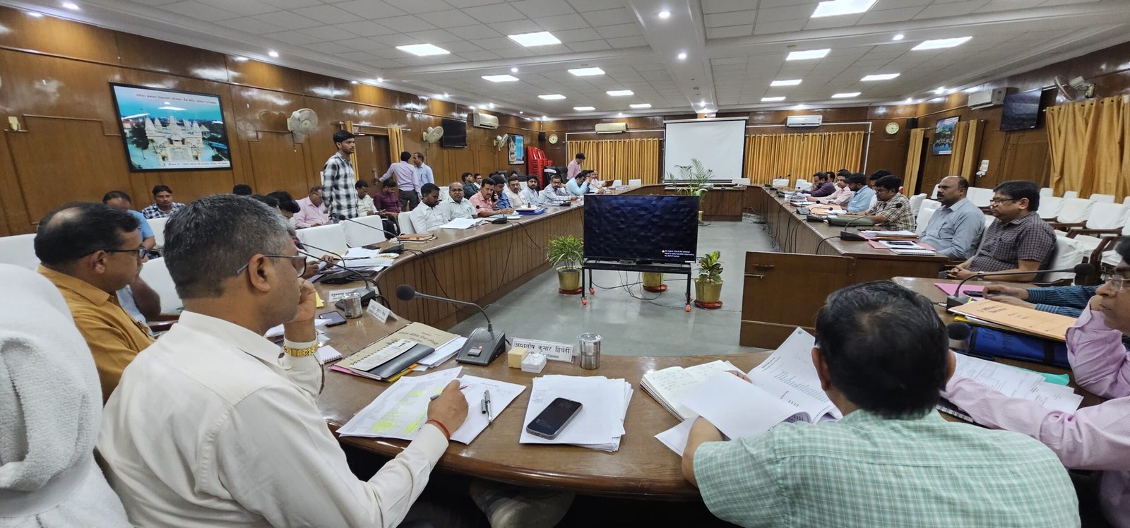 Wसीएम डैशबोर्ड की समीक्षा बैठक में 27 विभागों की योजनाओं की जांच