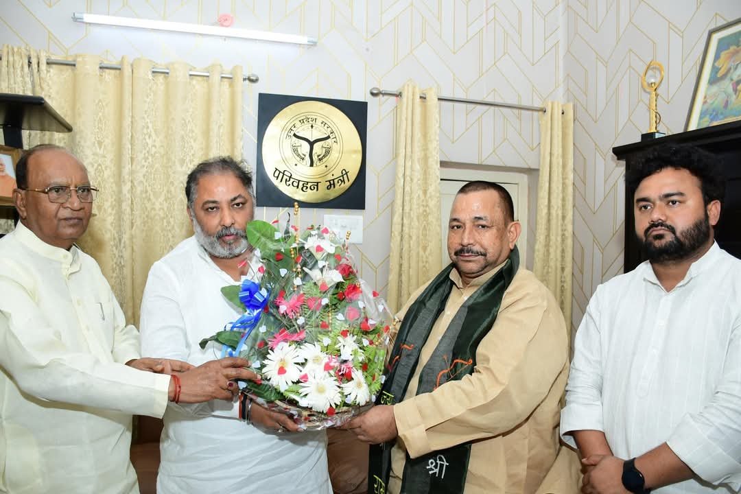 Wफर्रुखाबाद बस स्टेशन पर लगेगी राष्ट्र नायक की मूर्ति: सांसद मुकेश राजपूत ने परिवहन मंत्री से की मुलाकात