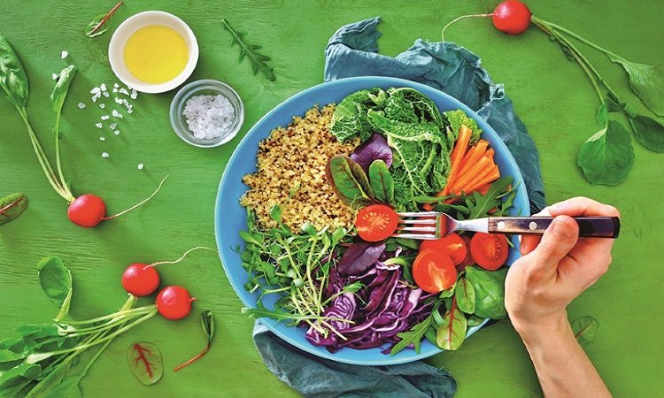 सेहत और खानपान: जीवनशैली में सावधानी ही असली सुरक्षा – तथागत आयुर्वेदिक उपचार केंद्र की सलाह