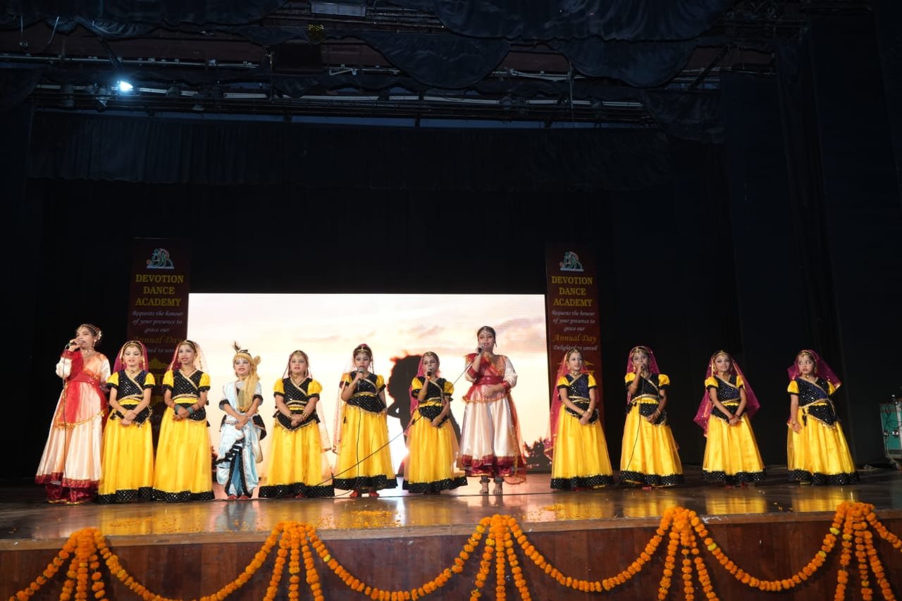 Wवार्षिकोत्सव में “गाथा गोविंद की” के माध्यम से श्रीकृष्ण के रूपों की भावपूर्ण प्रस्तुति