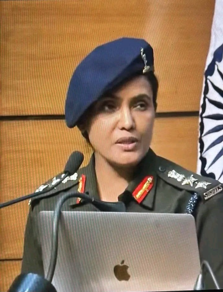 Wसोफिया कुरैशी के भाई ने कहा- आंख उठाएगा तो हम सिर काटेंगे