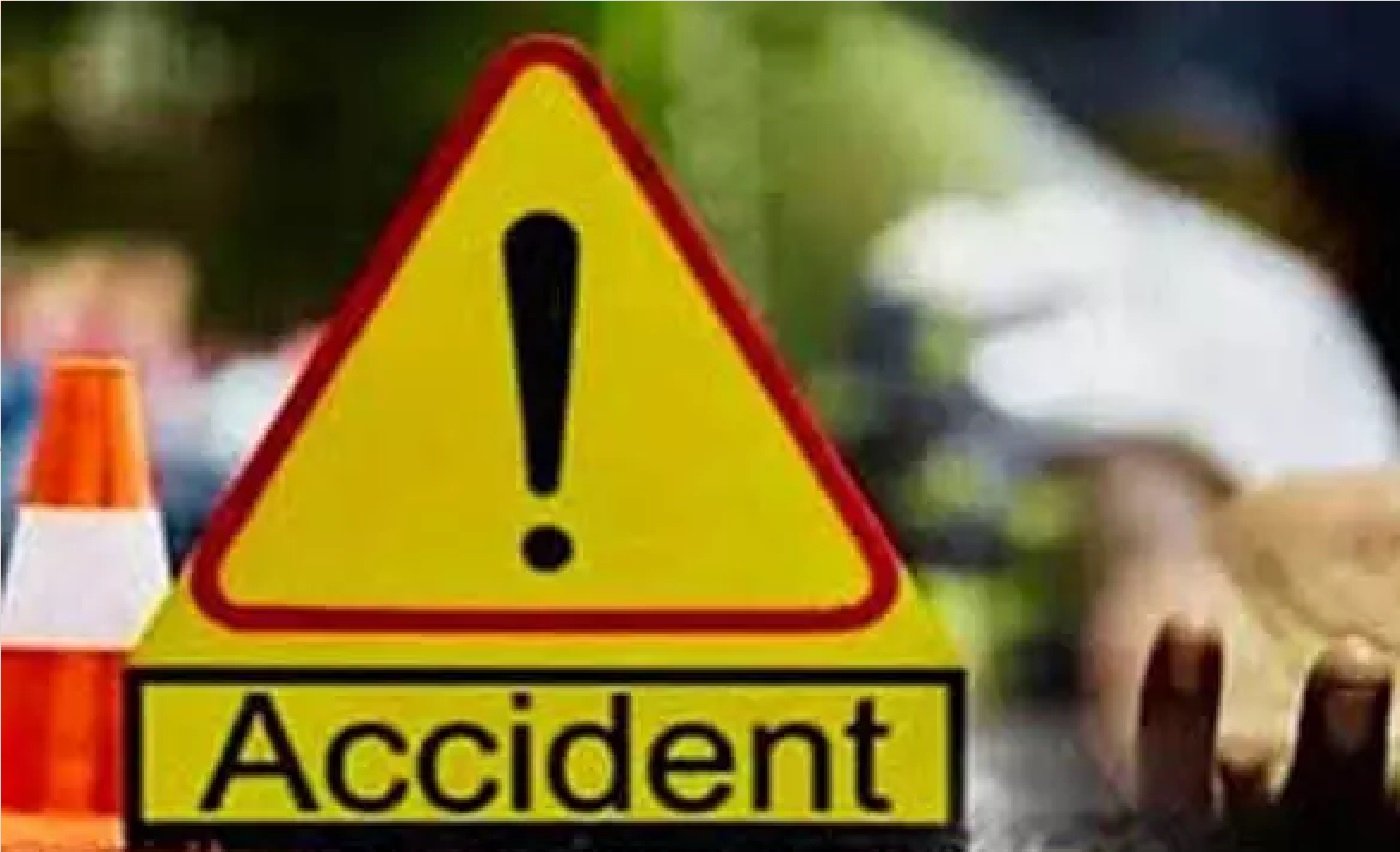 Wशादी समारोह से वापस लौट रही कार खाई में पलटी, पांच की मौत