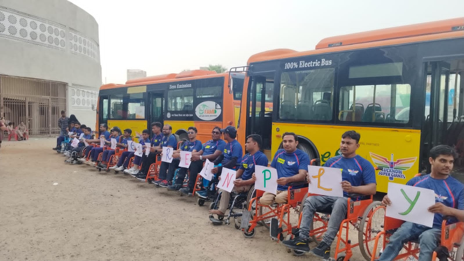 Wदिव्यांग छात्रों को आईपीएल मैच देखने का मिला सुनहरा मौका