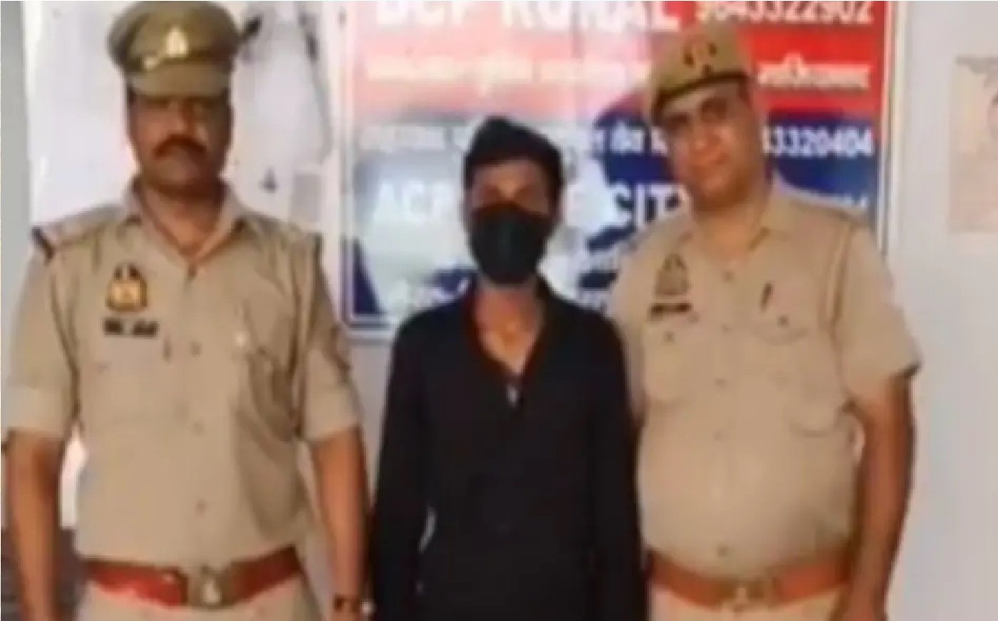 Wसैलून में ग्राहक को लगाई थूक की मसाज! गिरफ्तार