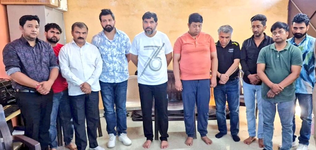 W5-5 लाख में बट रही थी फर्जी डिग्री, STF ने किया भंडाफोड़