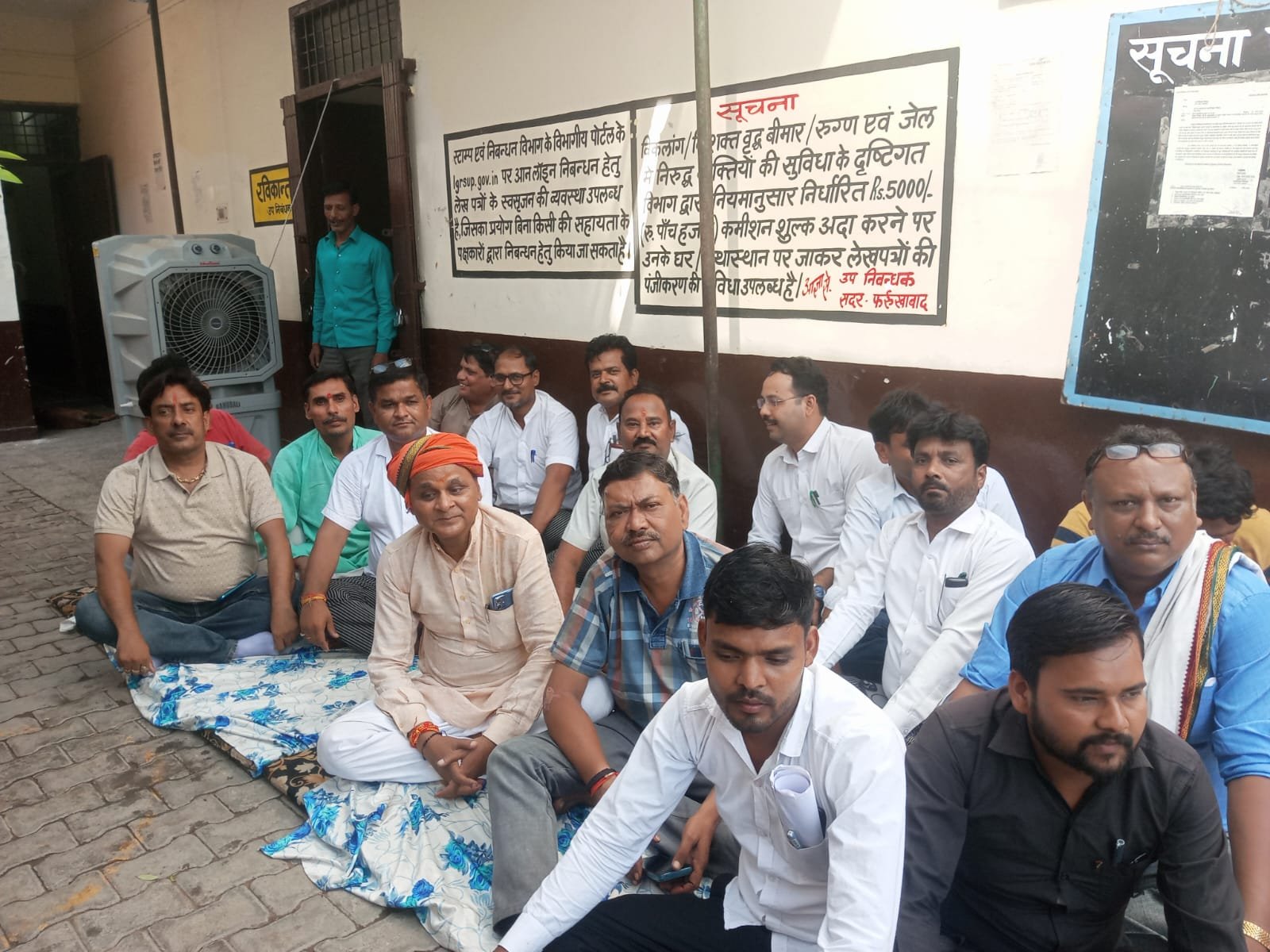 Wनिबंधन मित्र योजना के विरोध में अधिवक्ताओं की हड़ताल सातवें दिन भी जारी, आज से तालाबंदी की चेतावनी