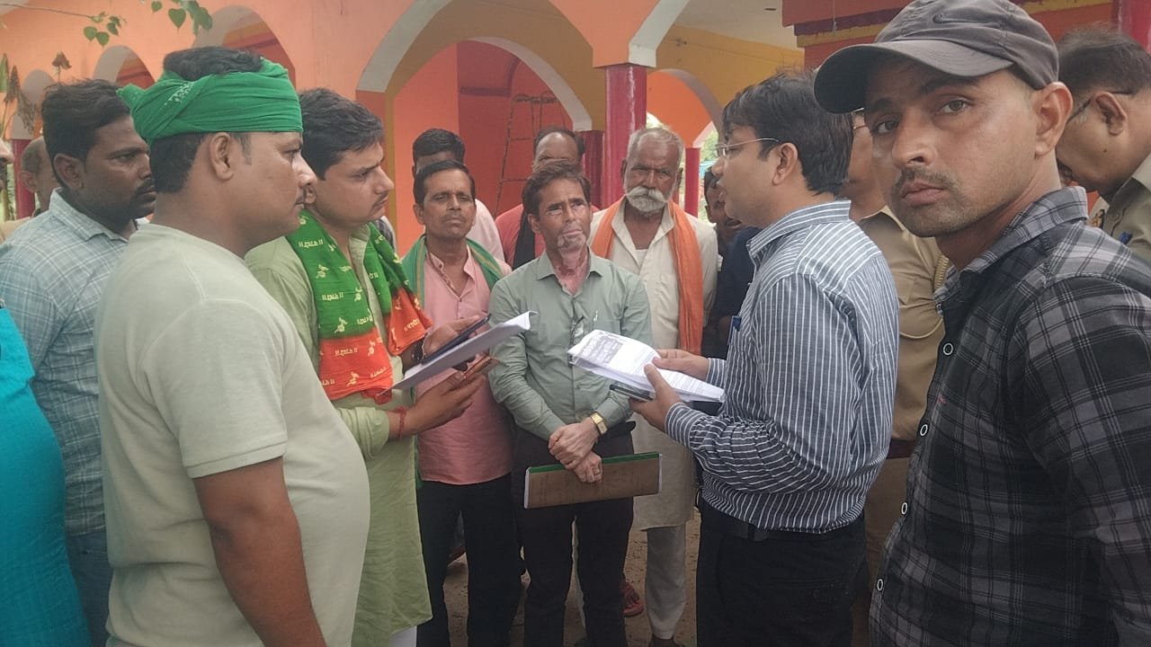 Wसमस्याओं के निस्तारण के लिए प्रशासन ने मांगा एक माह का समय
