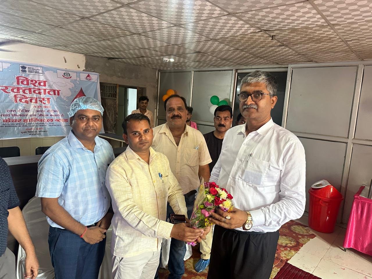 Wविश्व रक्तदान दिवस पर जागरूकता और सेवा का संदेश: जिलाधिकारी ने किया रक्तदान शिविर का शुभारंभ