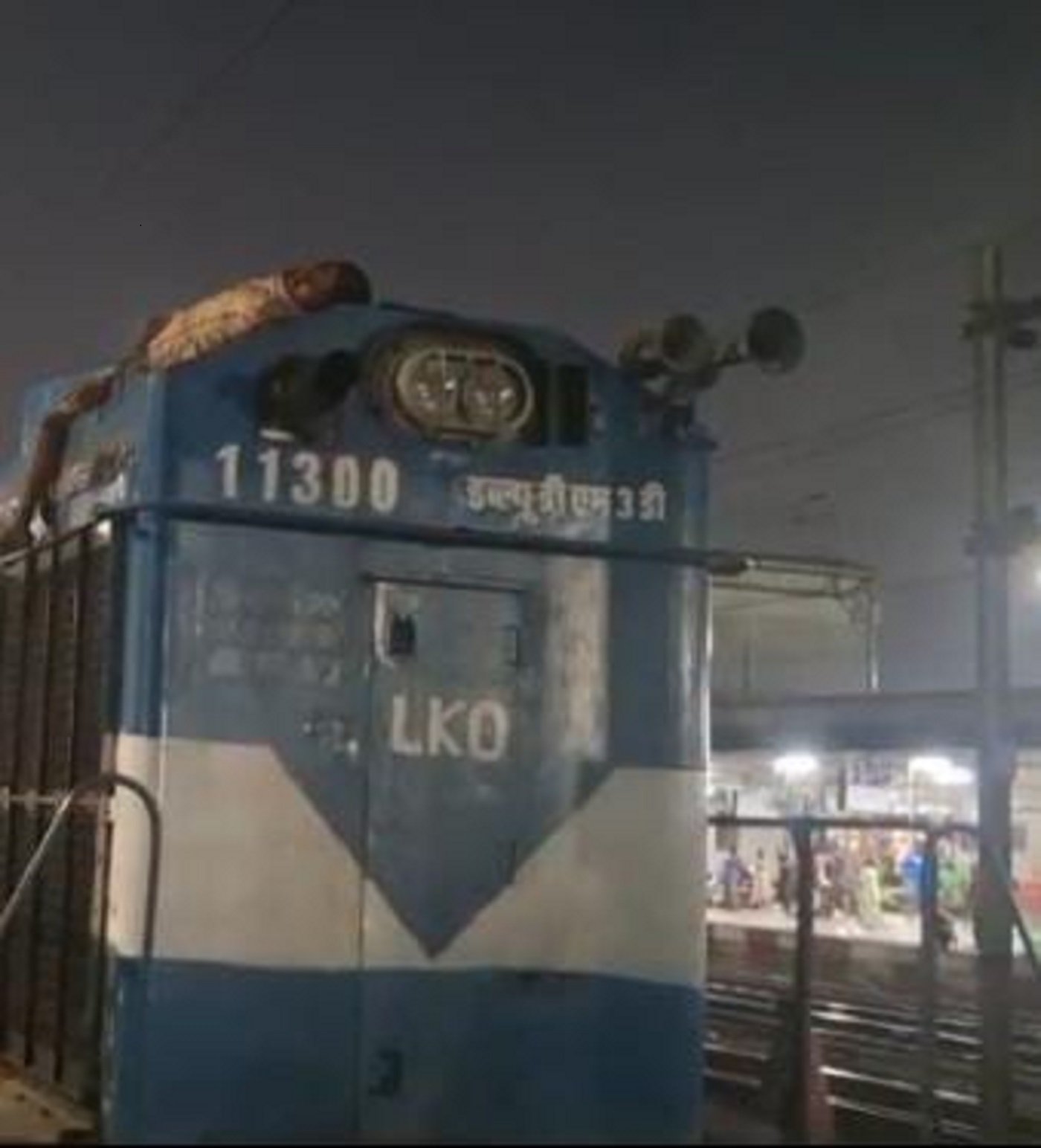 Wचारबाग में घटना, ट्रेन की छत पर चढ़ते ही हाइटेंशन लाइन की चपेट में आया युवक, मौत