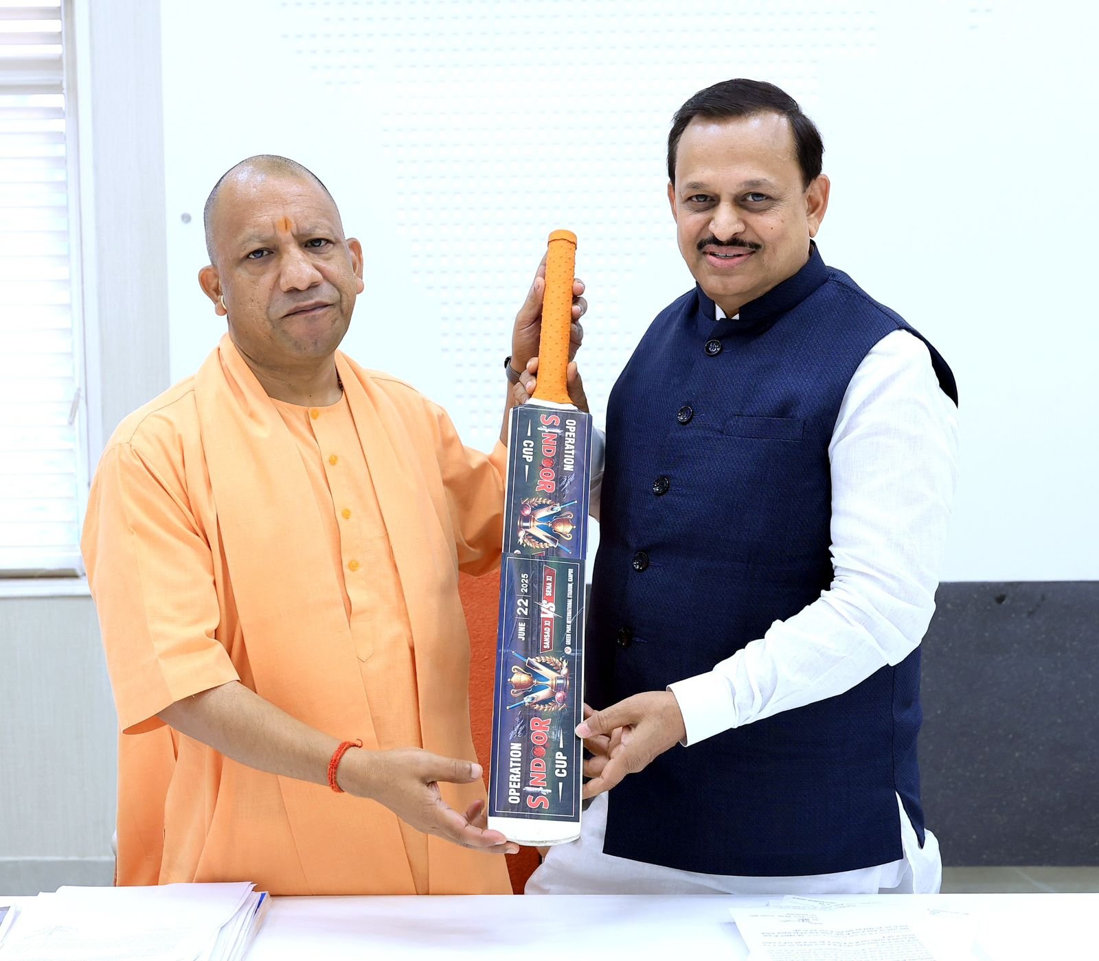 Wग्रीन पार्क में होने वाले ‘ऑपरेशन सिंदूर कप’ के लिए सांसद रमेश अवस्थी ने मुख्यमंत्री योगी से की भेंट