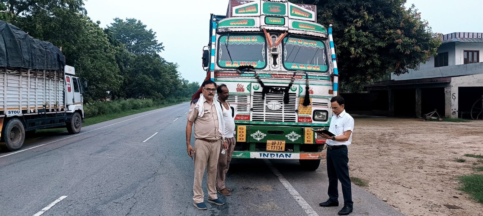 Wमार्गों पर परिवहन विभाग का सघन चेकिंग अभियान, दो वाहन सीज, सात के खिलाफ चालान, ₹1.08 लाख जुर्माना वसूला