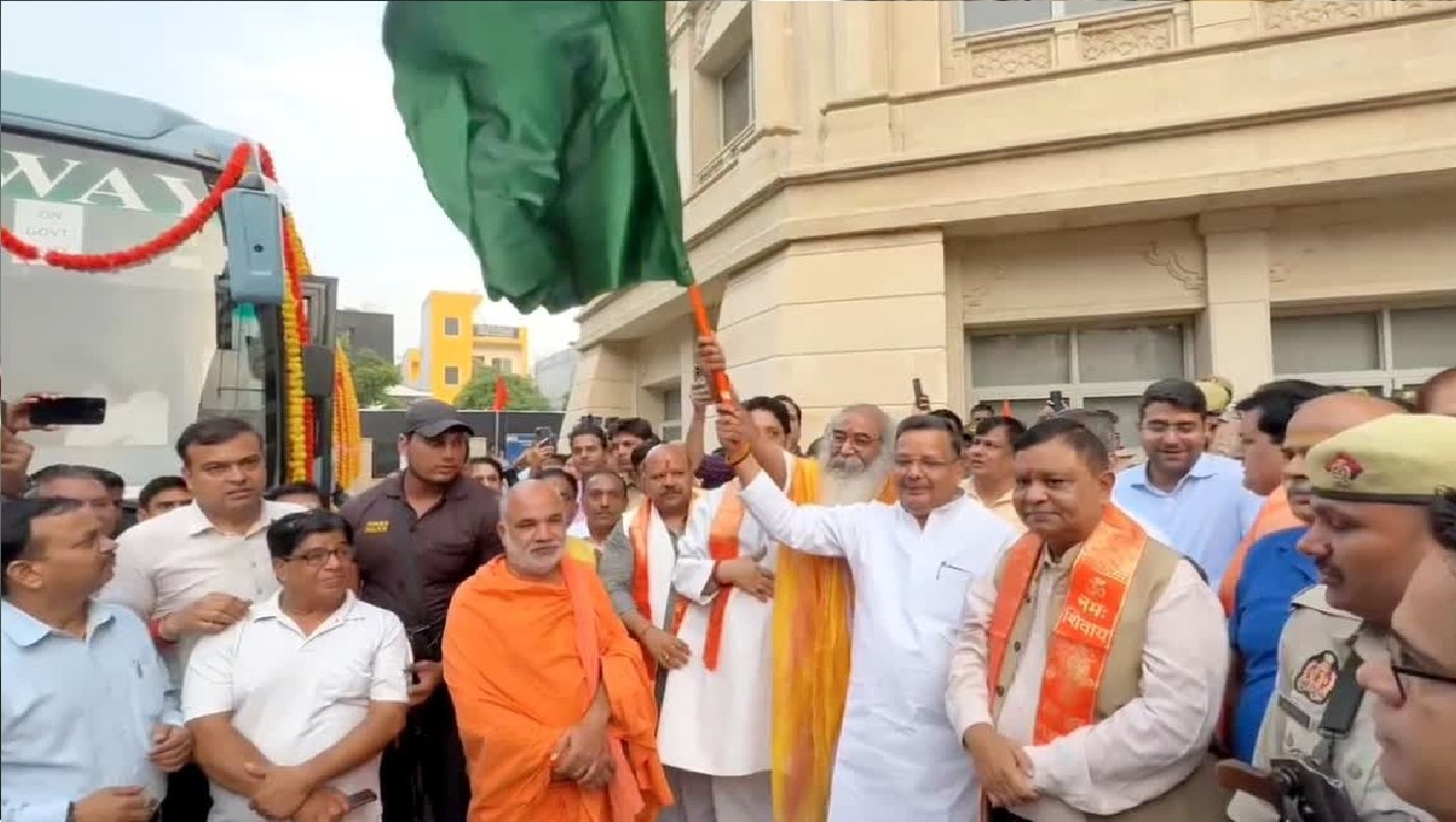 Wगाजियाबाद से रवाना हुआ कैलाश मानसरोवर तीर्थ यात्रा का पहला जत्था