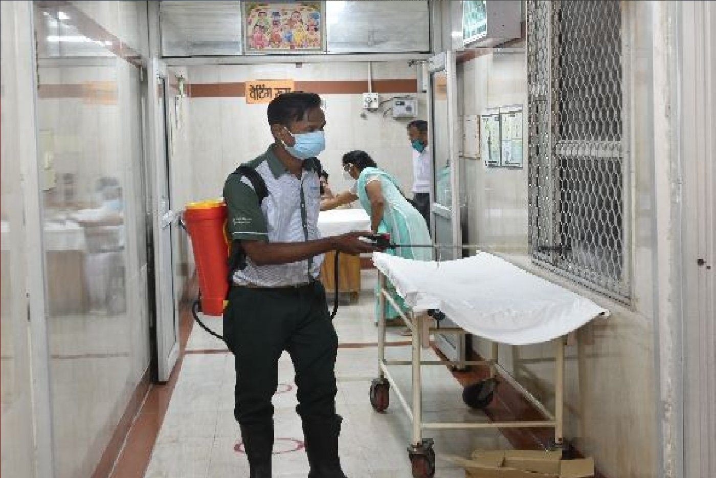 Wमौसम की गड़बड़ी से लोहिया अस्पताल में कम हुई मरीजों की संख्या