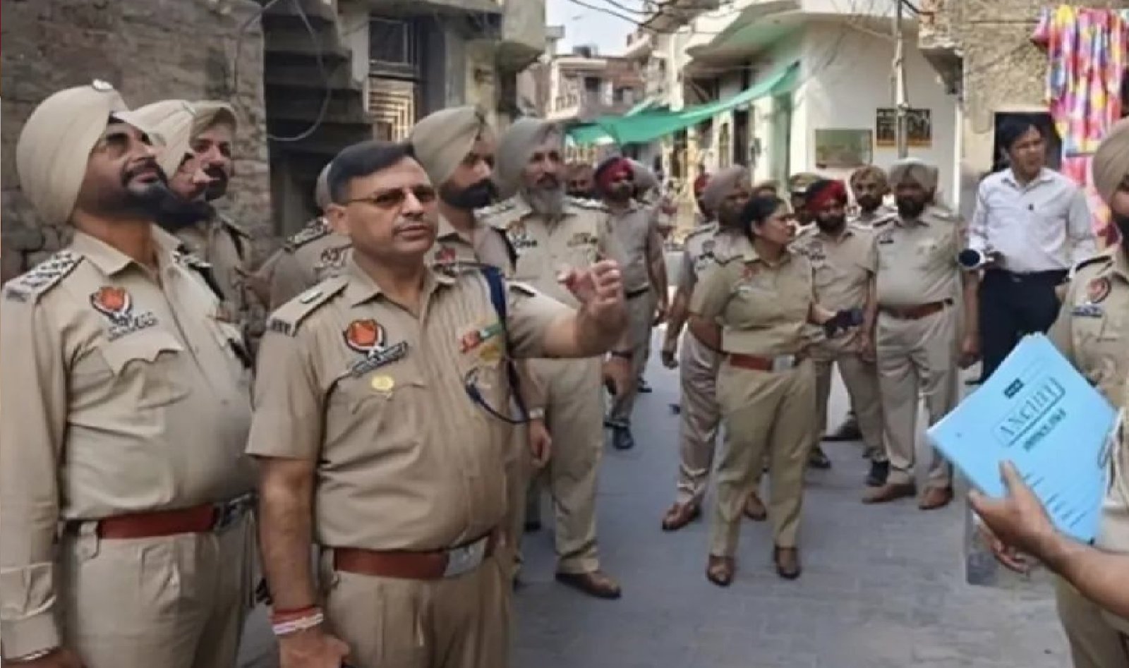 Wअमृतसर पुलिस ने सेना के जवान और उसके साथ को किया गिरफ्तार, ISI को भेज…