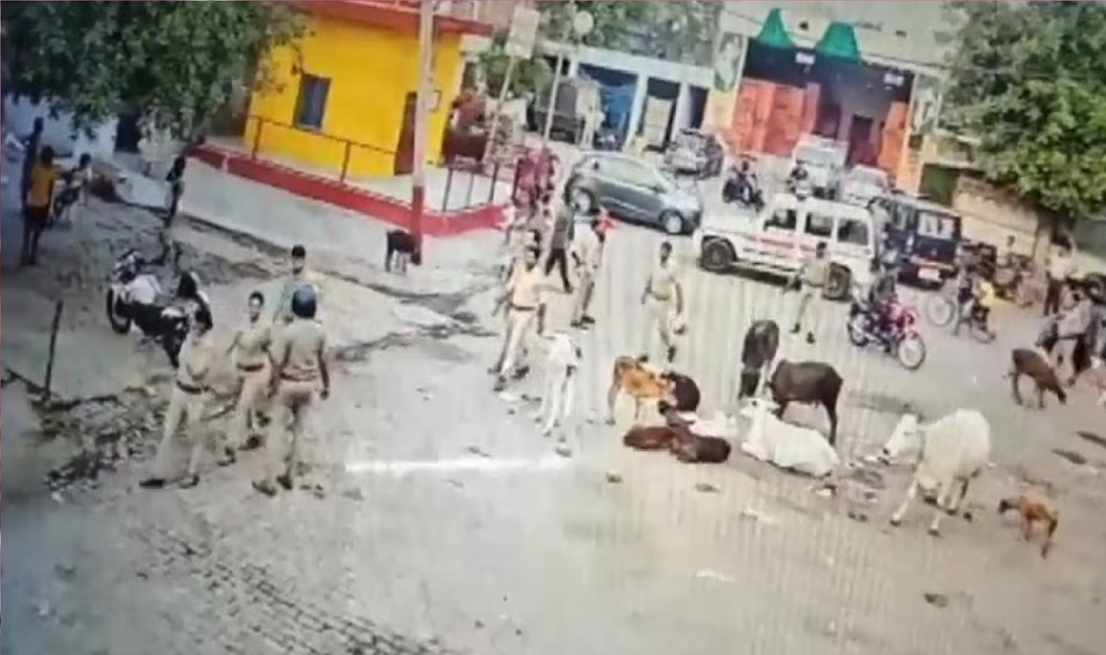 Wखाकी पर लगा दाग, छापेमारी से पहले दरोगा ने आरोपी को भगाया