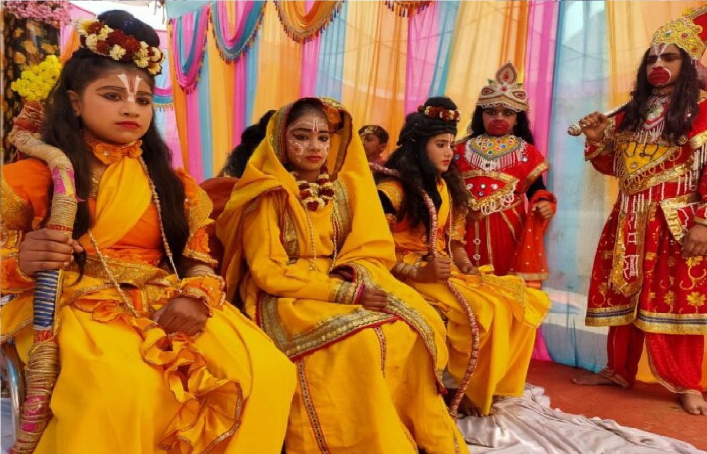 Wश्रीराम कथा महोत्सव: भगवान श्रीराम दरबार की मनमोहक झांकियां देख पुलकित हुए भक्त